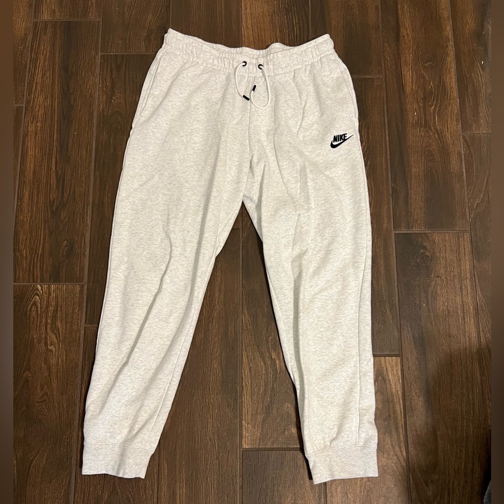 Nike sweatpants women’s size medium